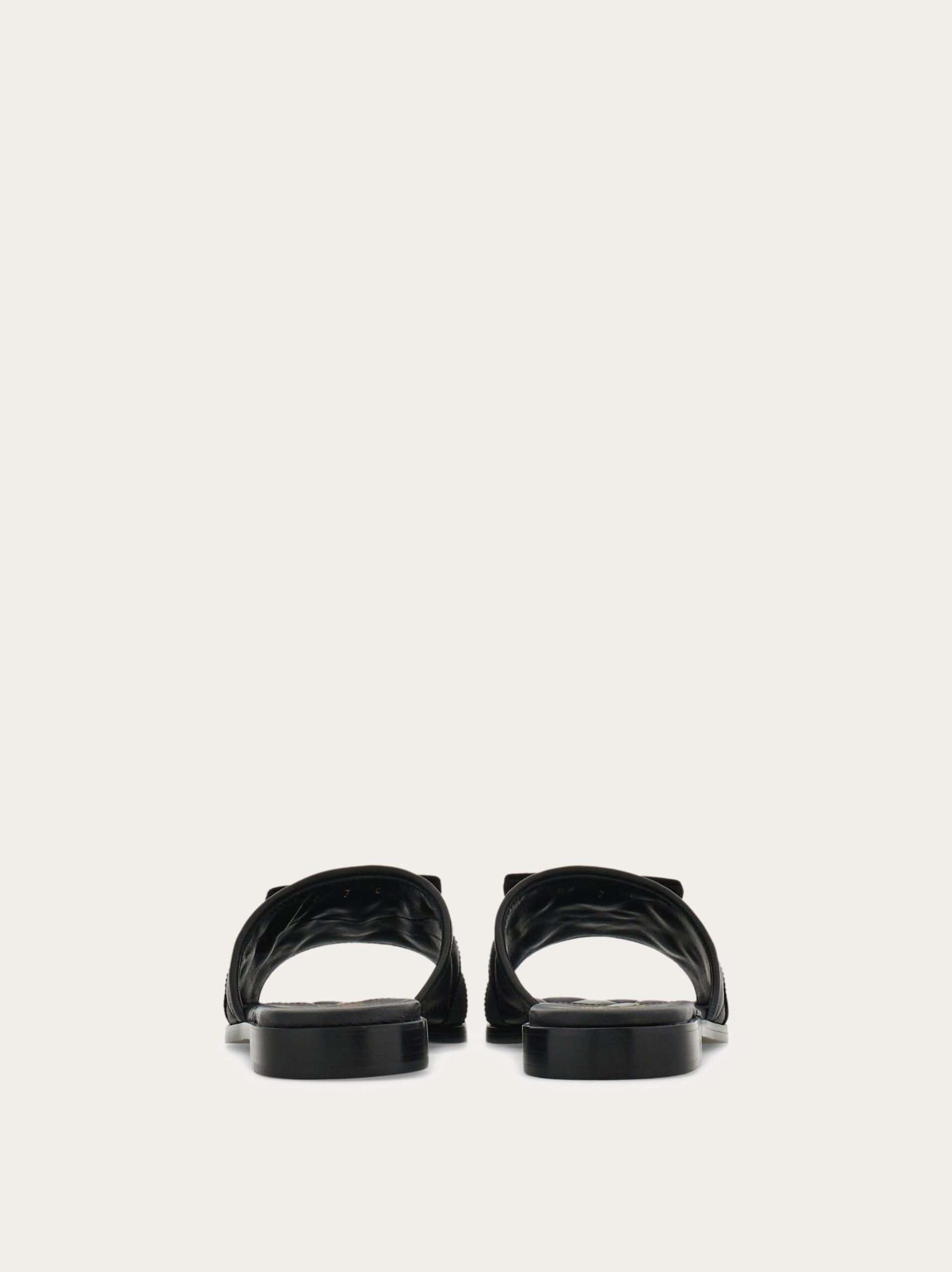 Ferragamo Vara bow quilted slide - Image 4